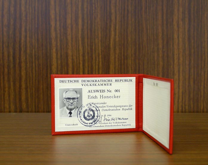 NVR-Ausweis von Erich Honecker