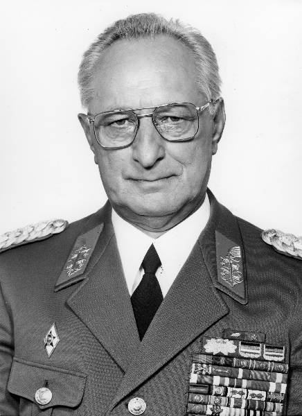 Bild 183-1988-0707-033