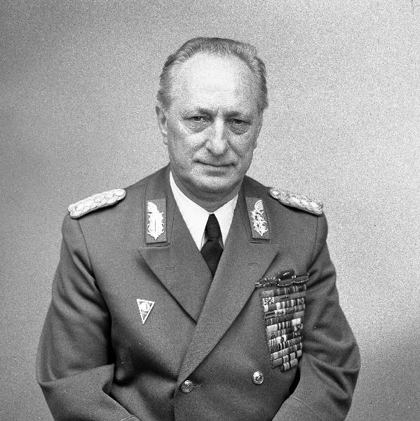 Bild 183-1982-0212-320